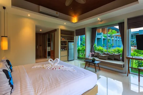 Villa bedroom and window seat
