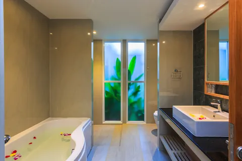 Villa bathtub and bathroom