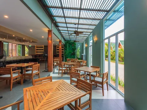 Dining area overlooking the gardens