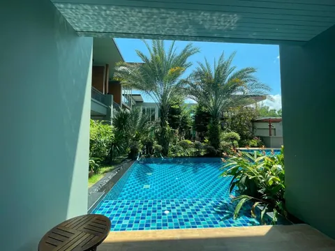 Direct access to the shared swimming pool from the Deluxe terrace