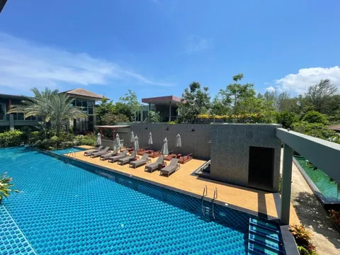 Swimming-pool view from the upper floor