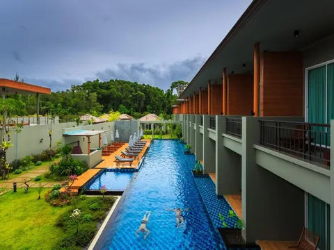 Superior balconies overlooking the pool